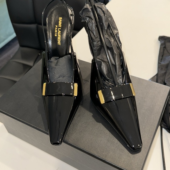 Saint Laurent Madame Singback Pump in Nero - Picture 6 of 13